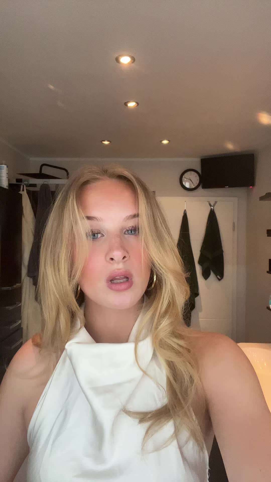 @user83763837637848
