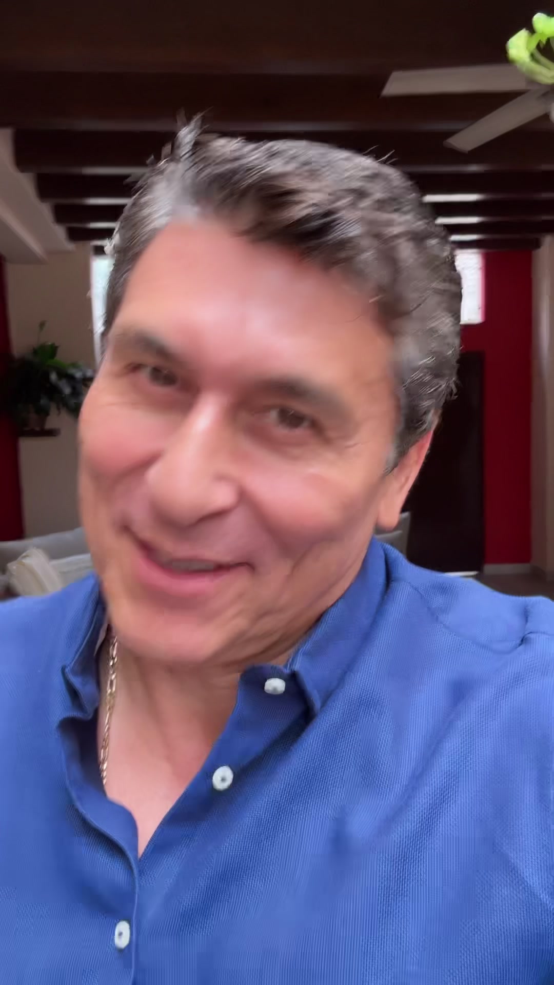 @César Lozano