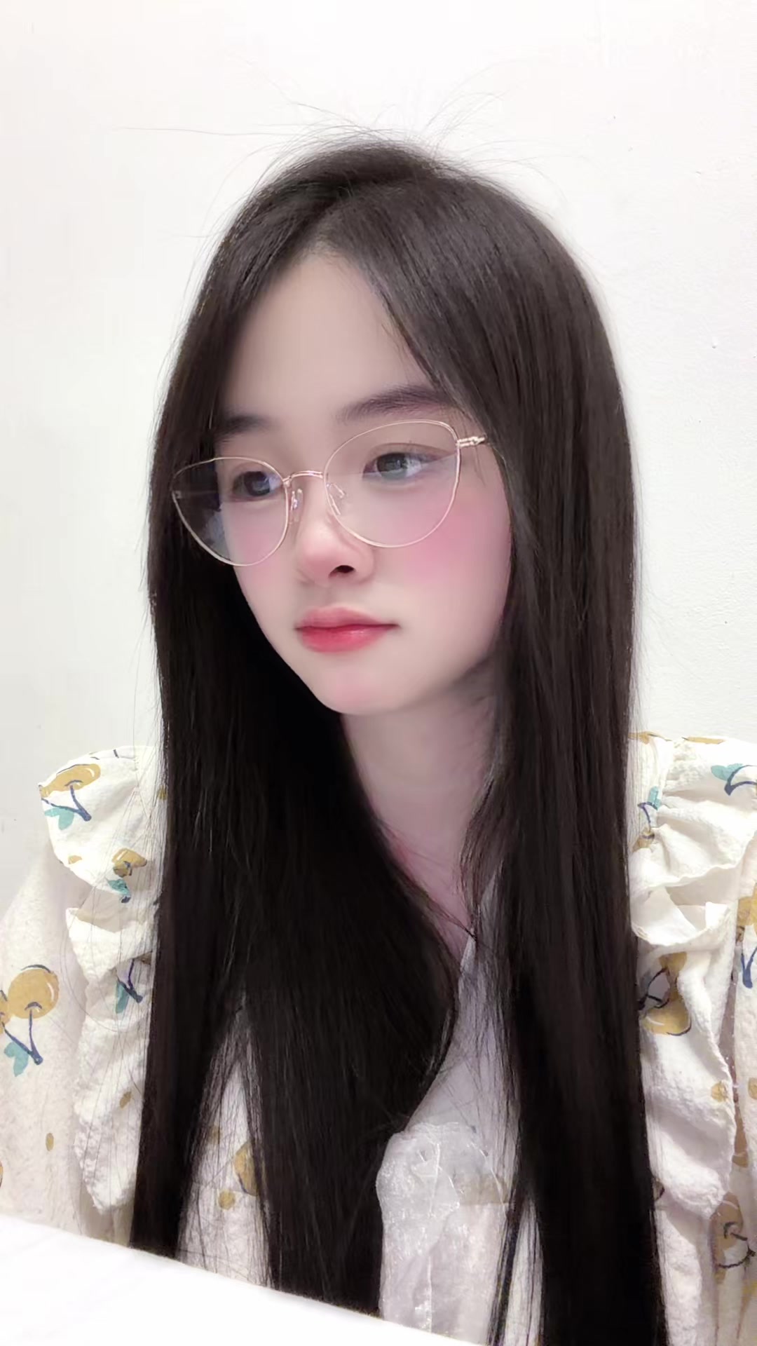 @Tuyết Trinh Ი𐑼 ☃︎