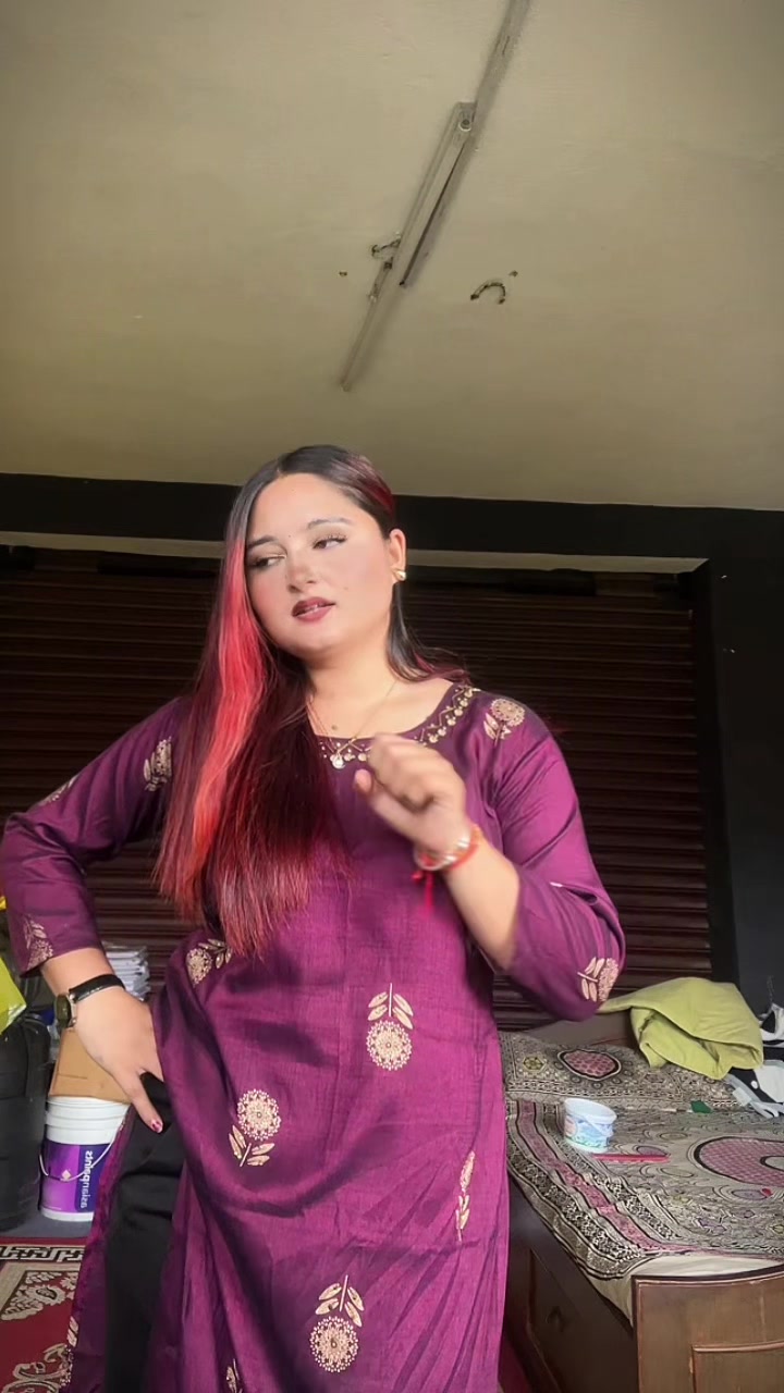 @Gudiya🖤