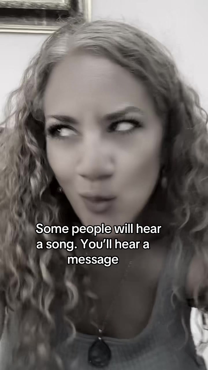 @Bella