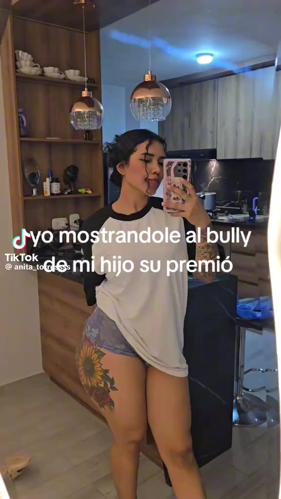 @tu mami hot