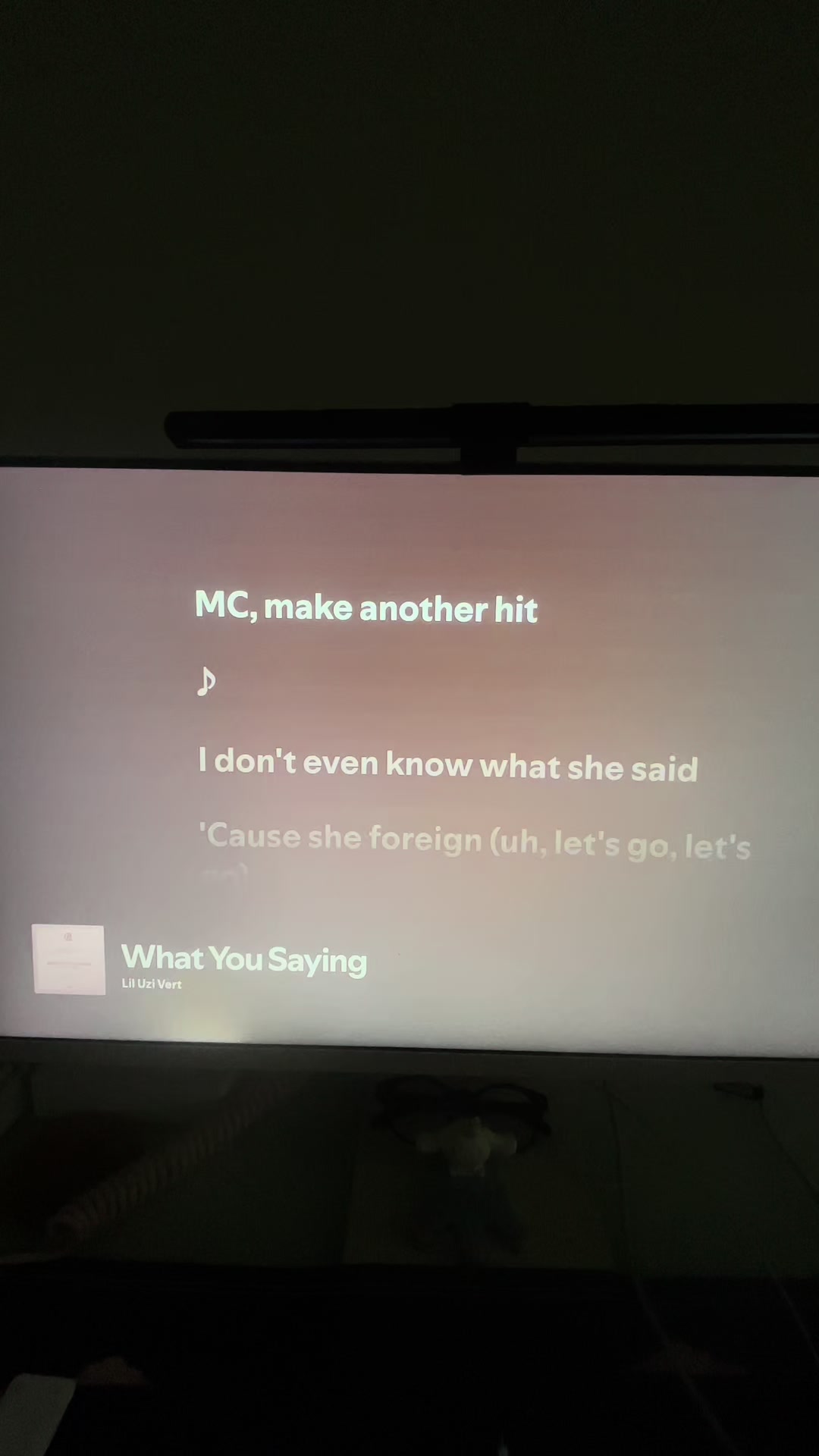 @🎧
