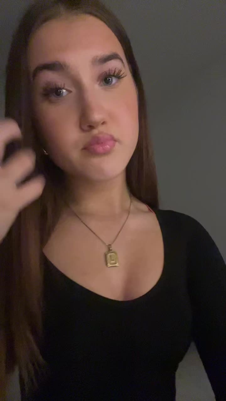 @𝒄𝒉𝒂𝒓𝒍𝒐𝒕𝒕𝒆💘