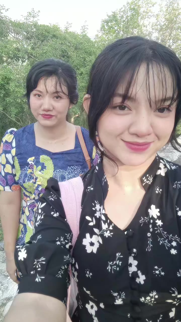 @Elly