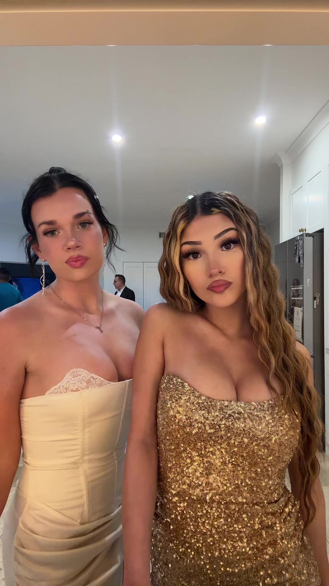 @️