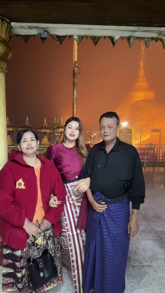 @MyatNoeKhaing🖤(မြတ်နိုးအိမ်)
