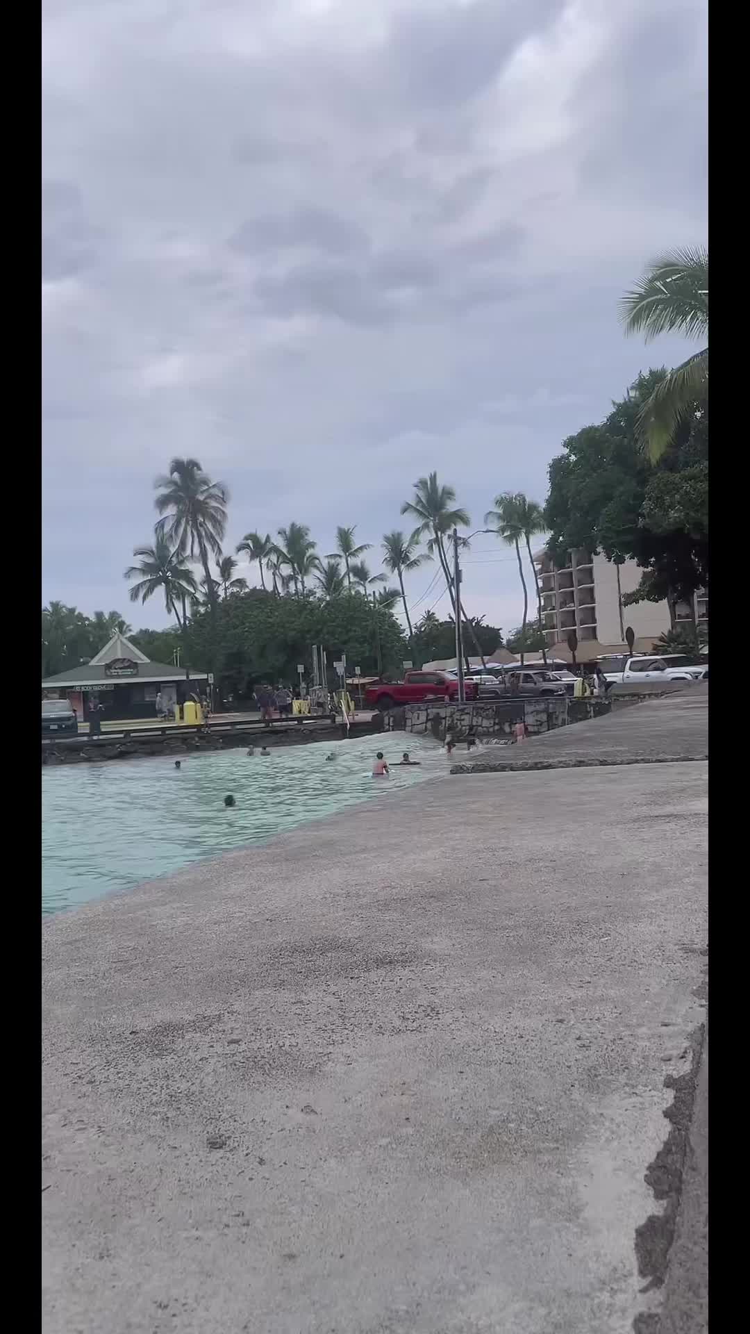 @Moms LioLamor in Hawaii 🇮🇩