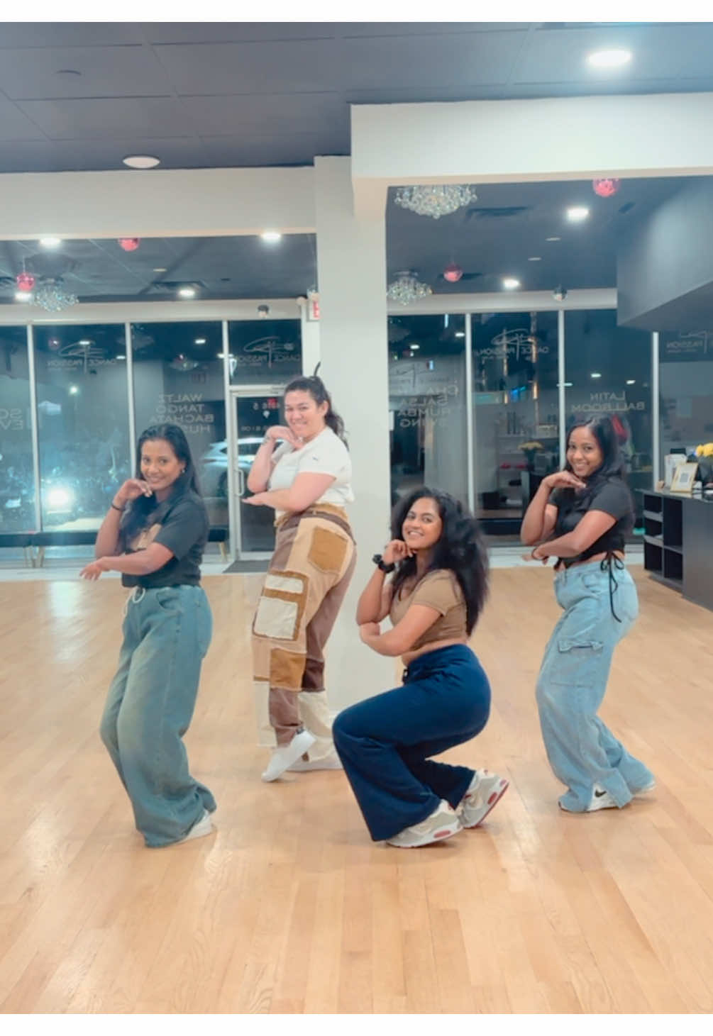 @Team love dance 💃🏻❤️