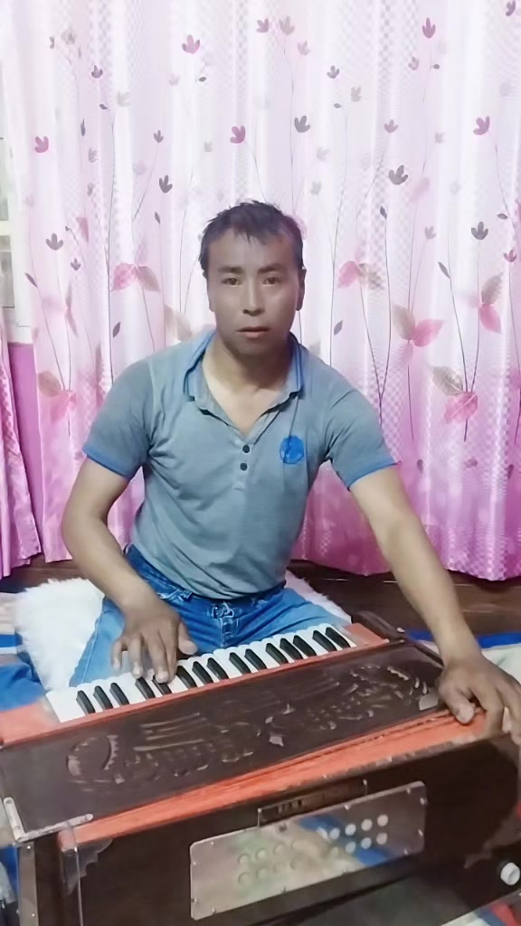 @भक्तलाल श्रेष्ठ