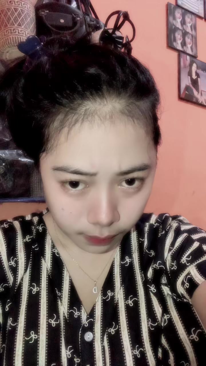 @𝓓𝓮𝔀𝓲 𝓐𝓷💋