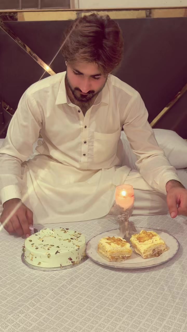 @KHAN🇵🇰