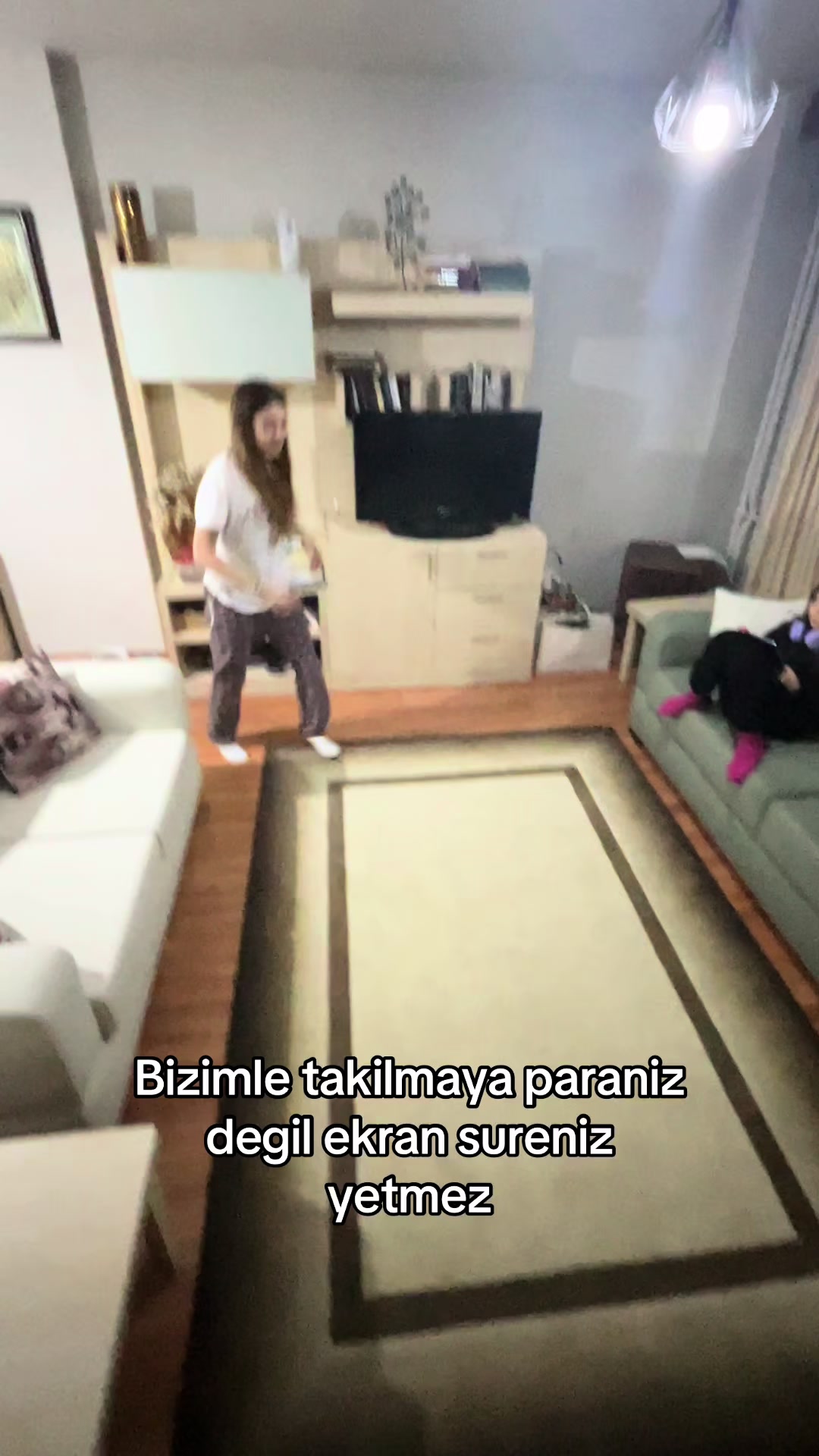 @urfavblondnbrunettee