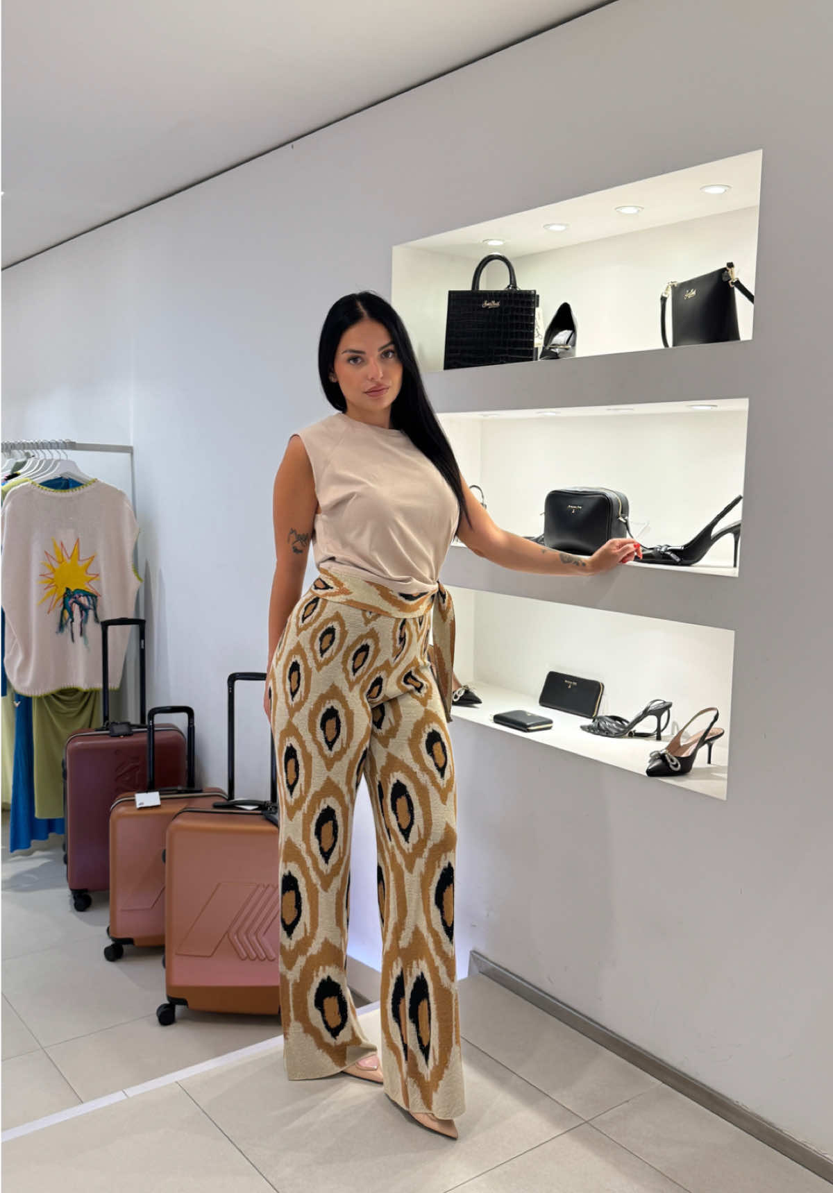 @RODRIQUEZ STORE