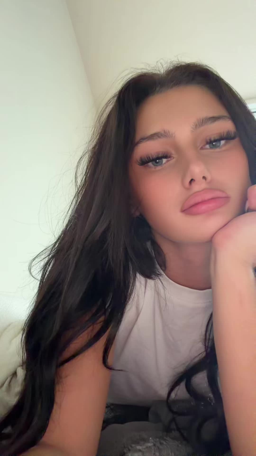 @whosavalolwhat