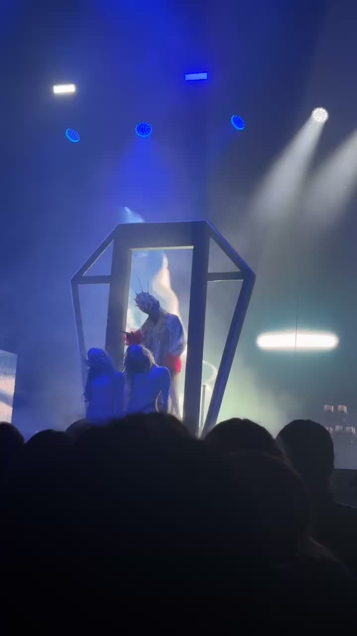 @concert.girl.bri