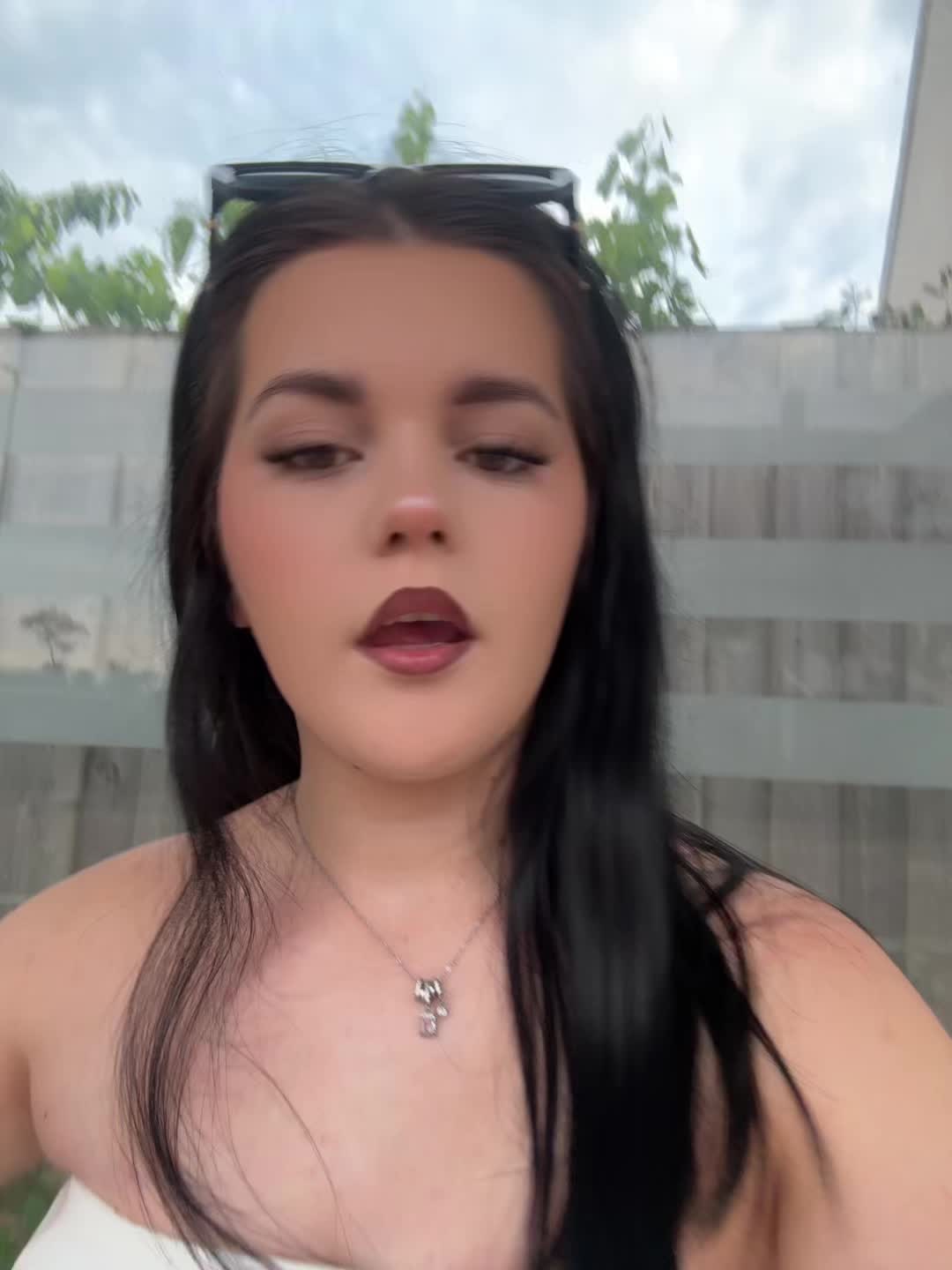 @⃟