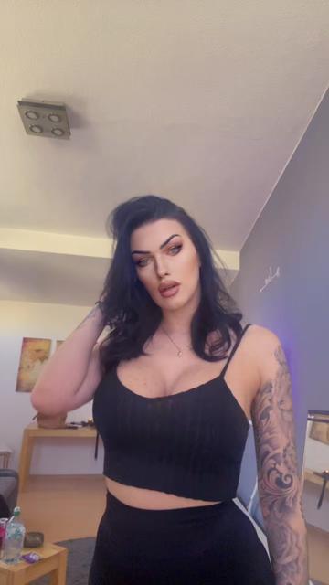 @Inked_Kira 📚