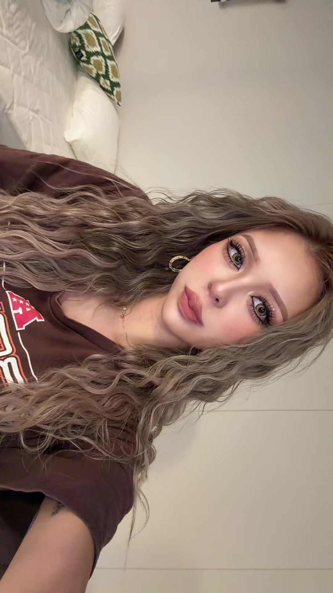 @マユ