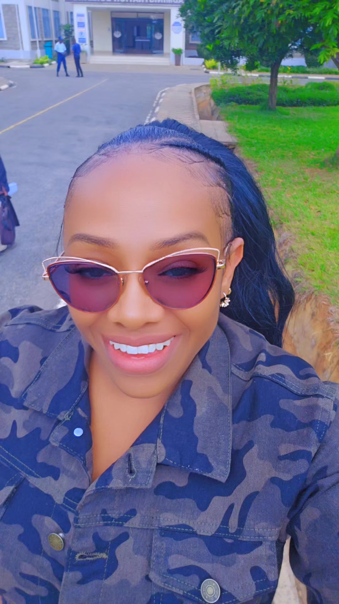 @LIzz Wangui