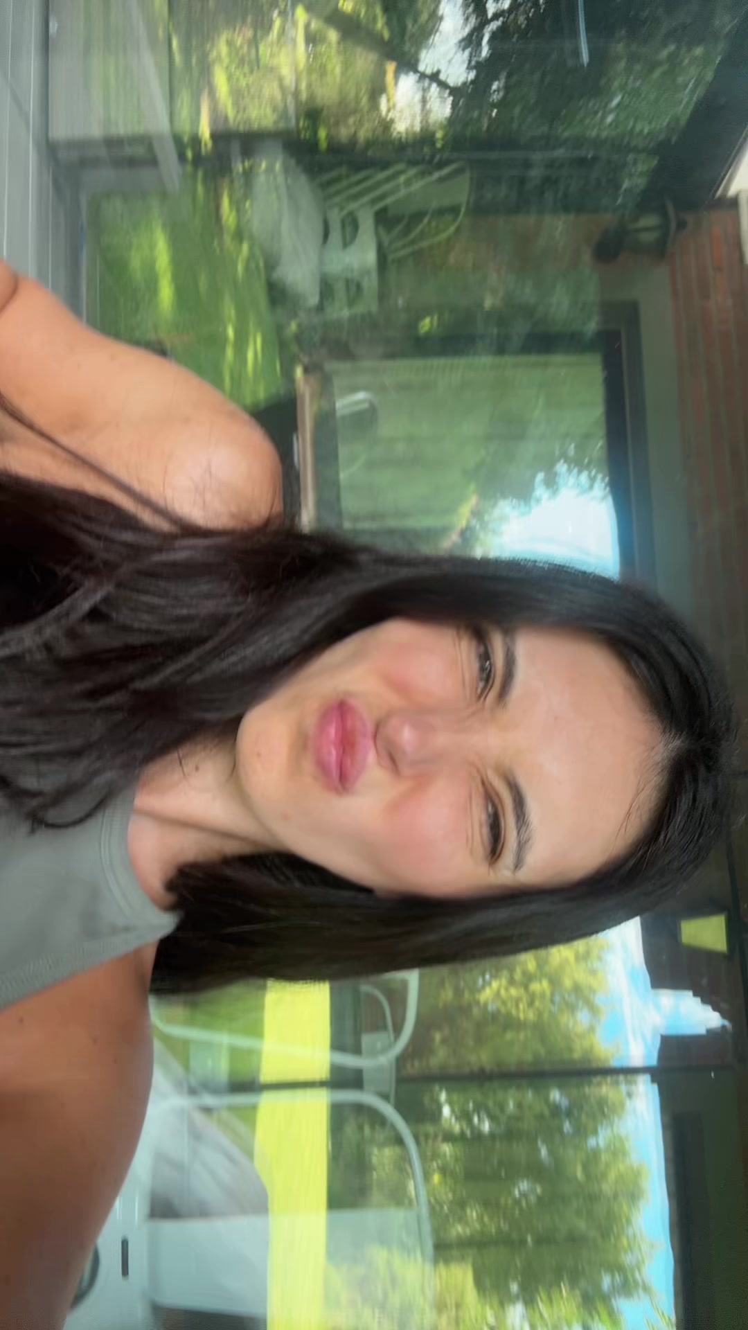 @vickyllana_