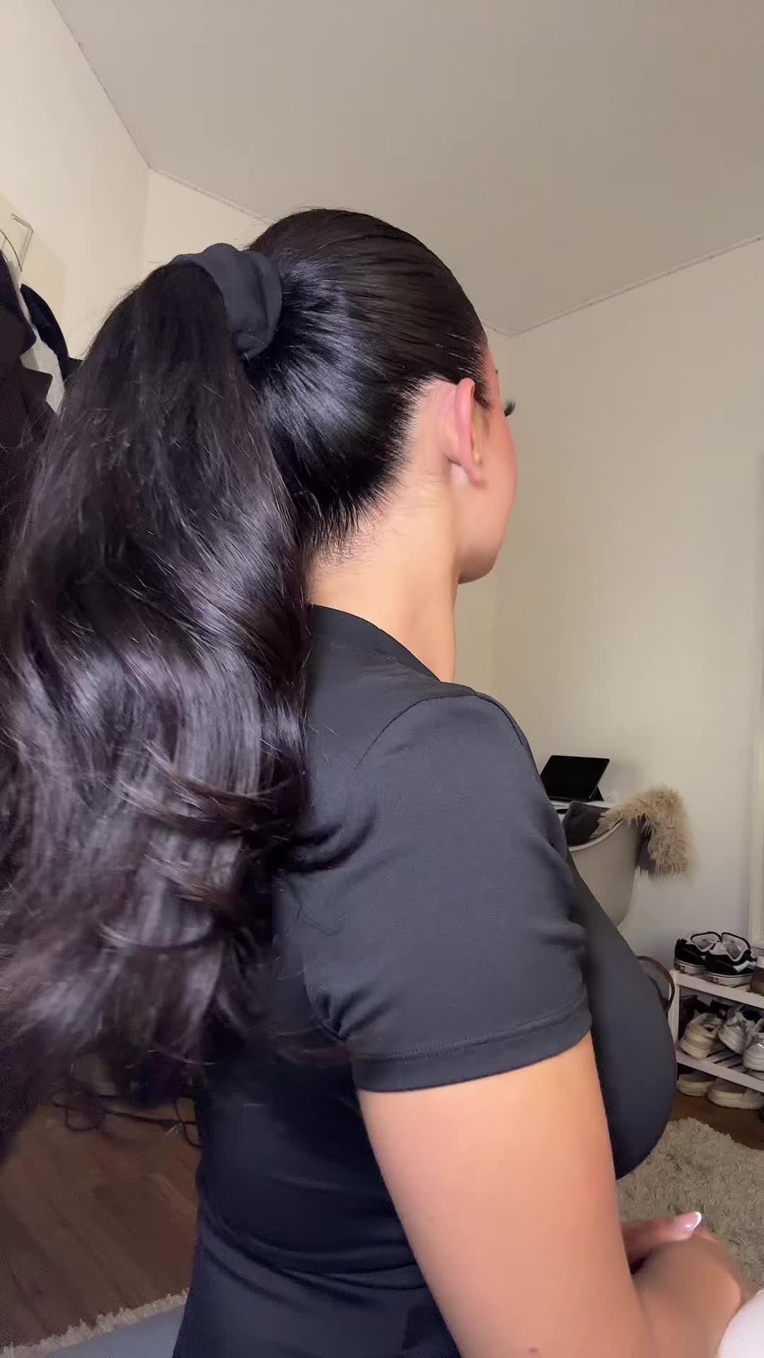 @Niousha