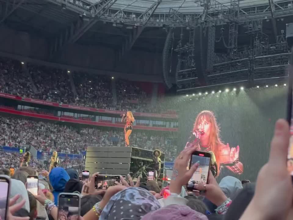 @𓂃꙳⋆videos from the eras tour