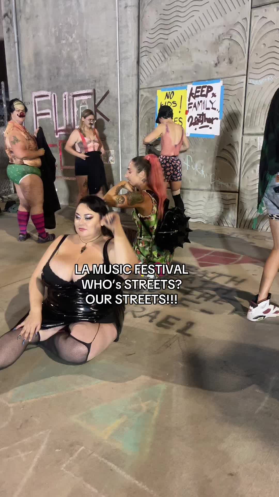 @MistressJuliaJuggs