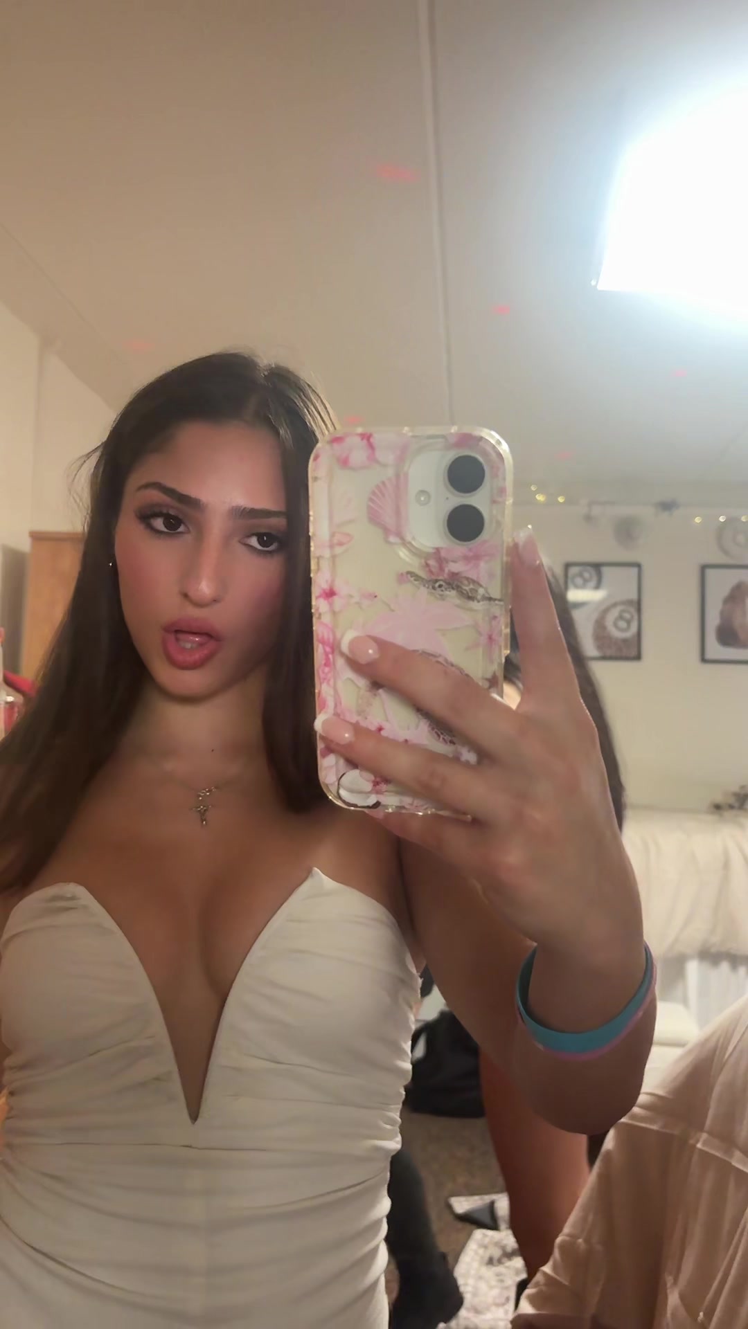 @bella
