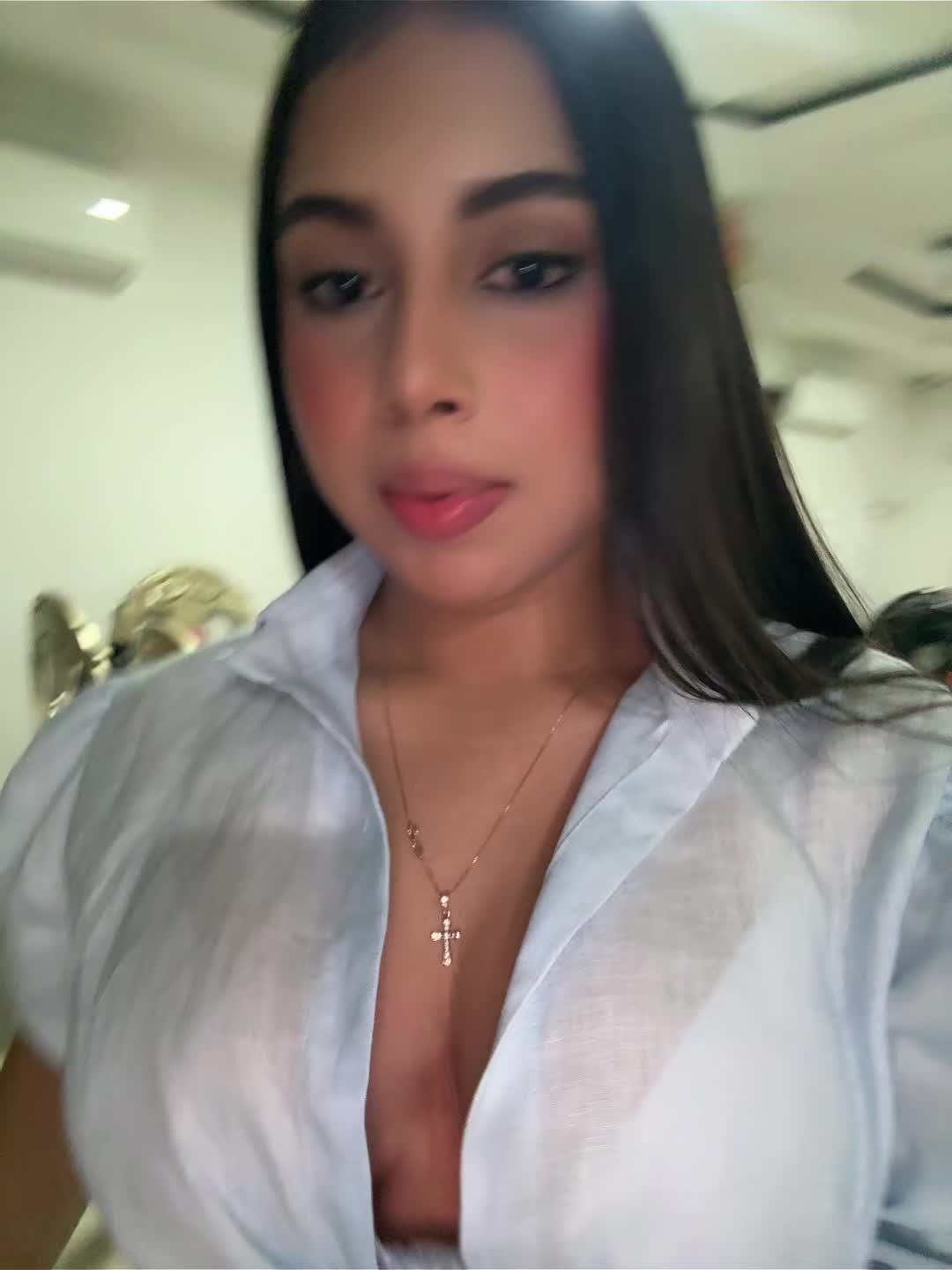 @M O N I C A ✨
