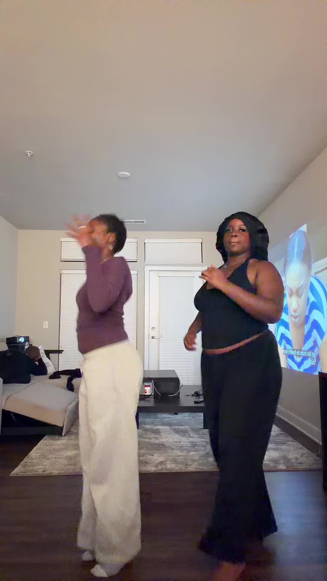 @pinkyemonadesayshi