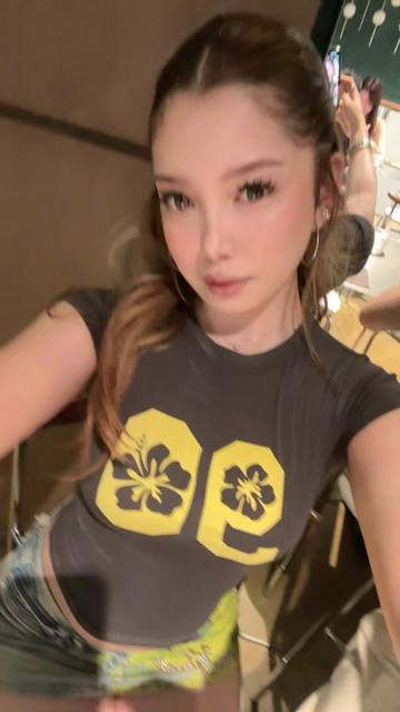 @𝒴 .