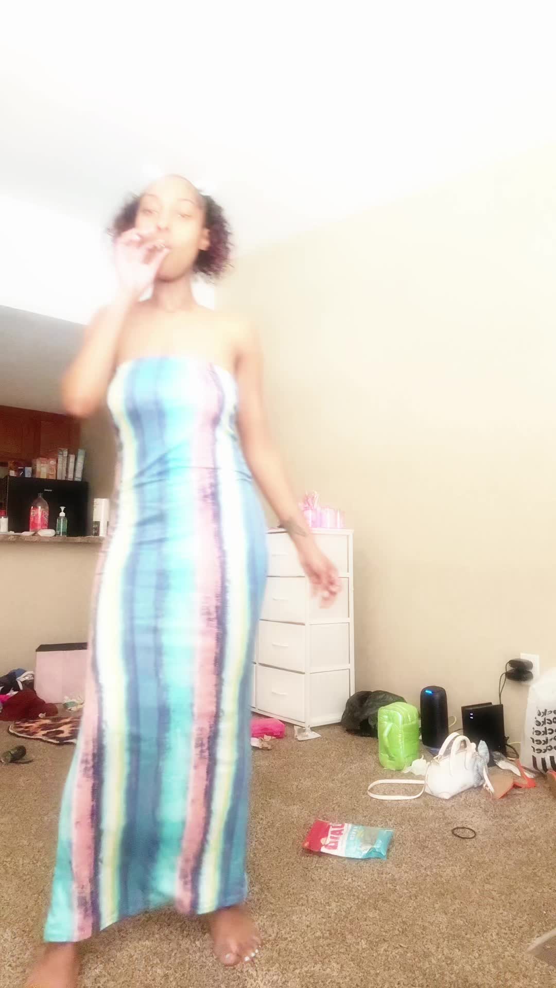@theprettycapari