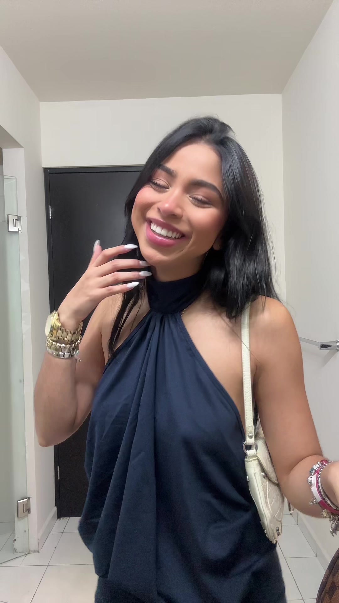 @crystalnevarez_