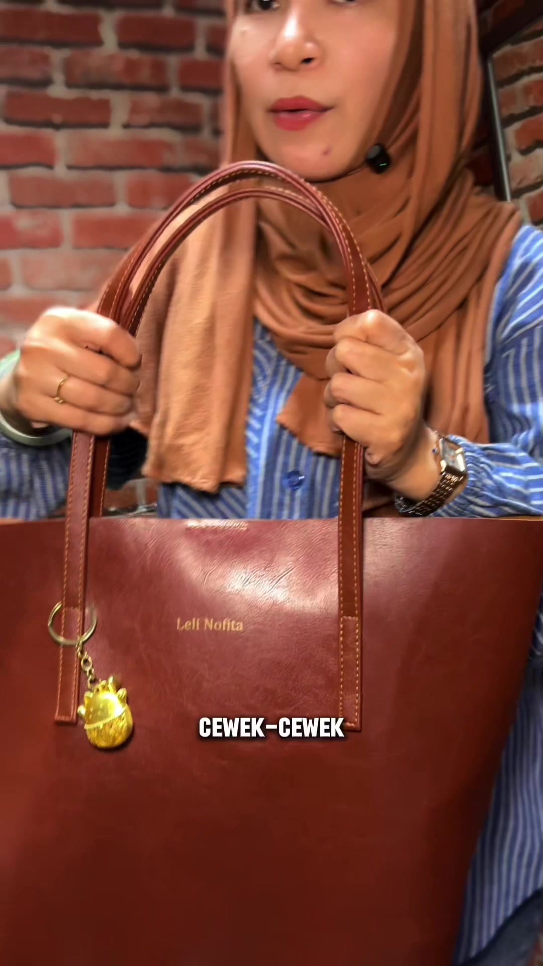 @LELI si paling TAS dan SANDAL