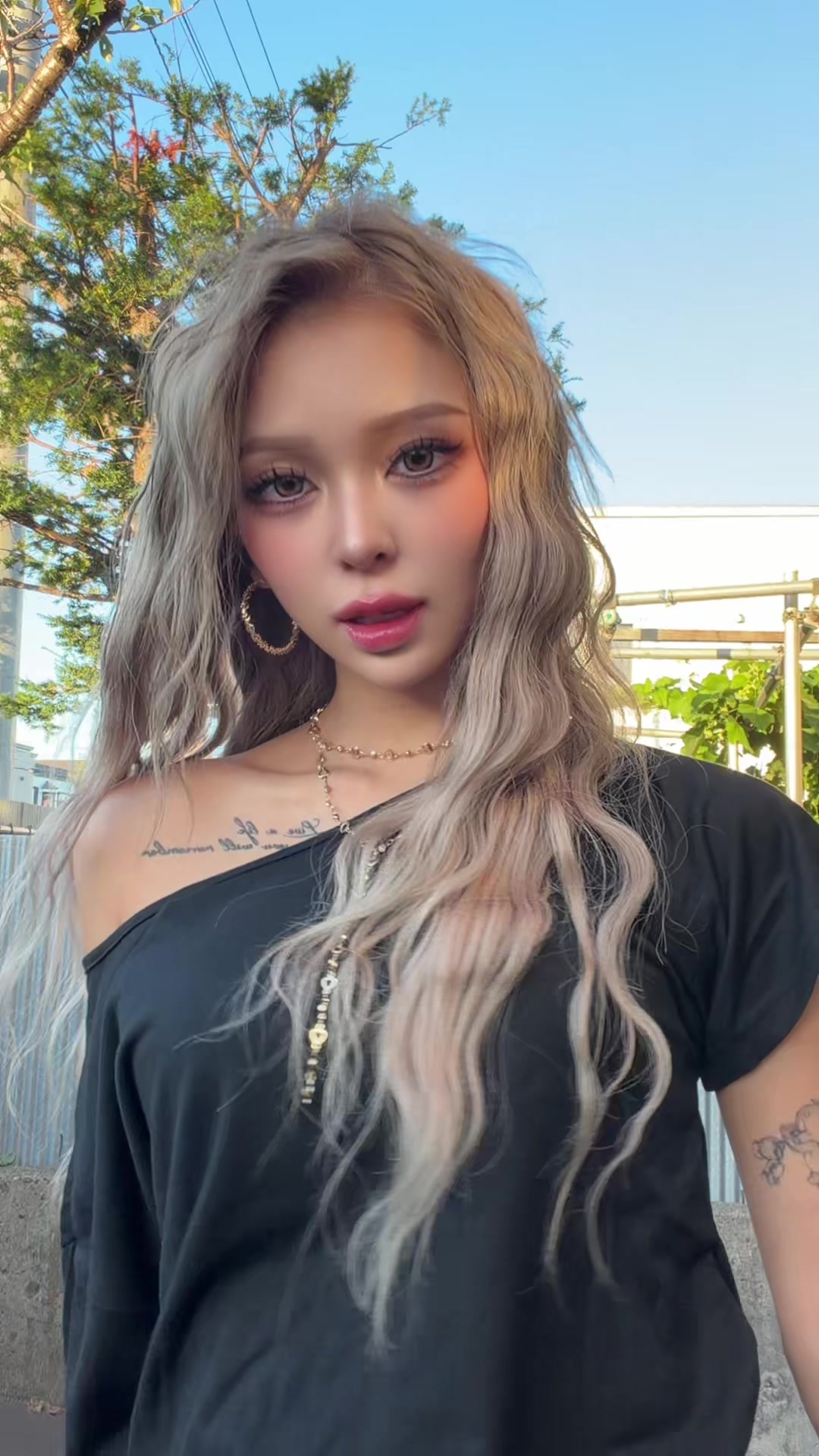 @マユ