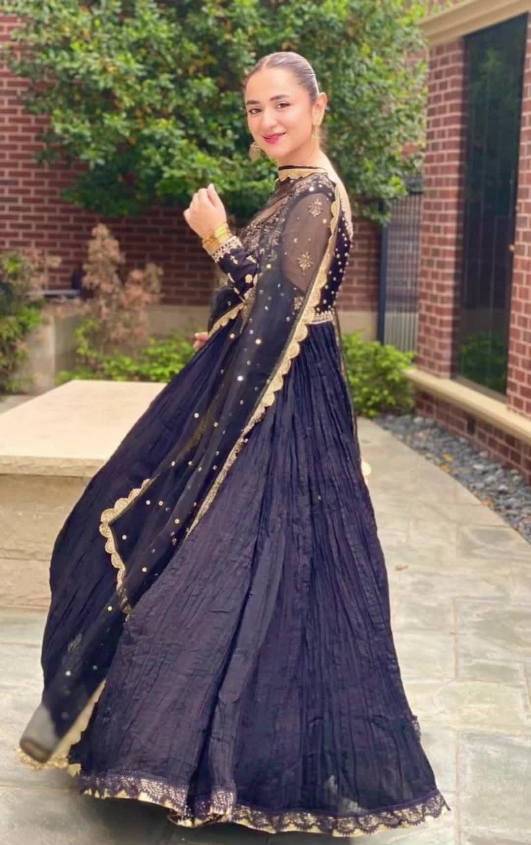 @yumna_zaidi_04