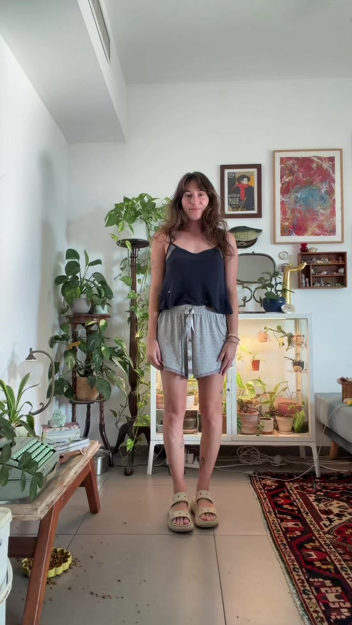 @מירב מלכת הזבל והעציצים