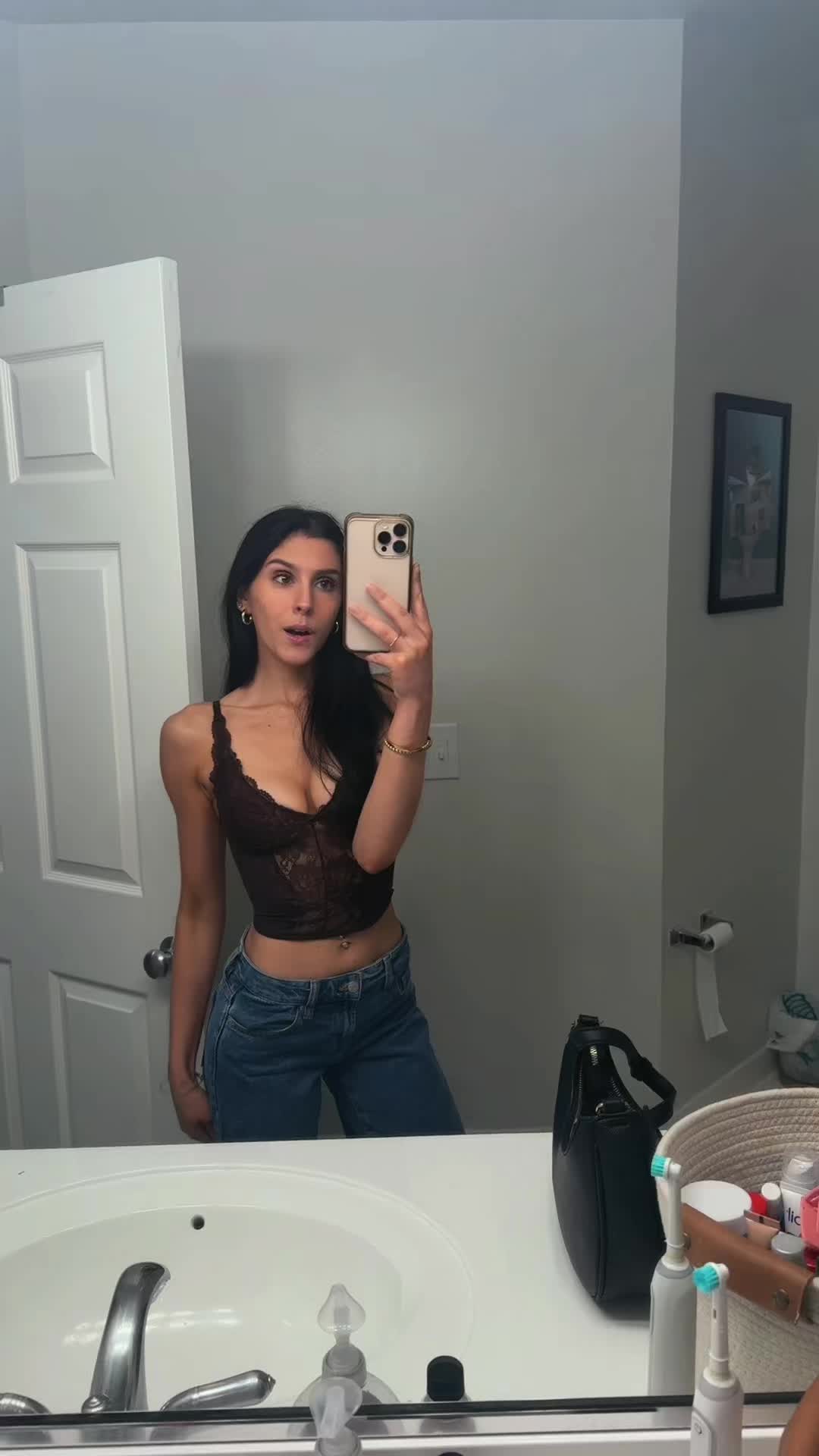 @alishakozinnn1