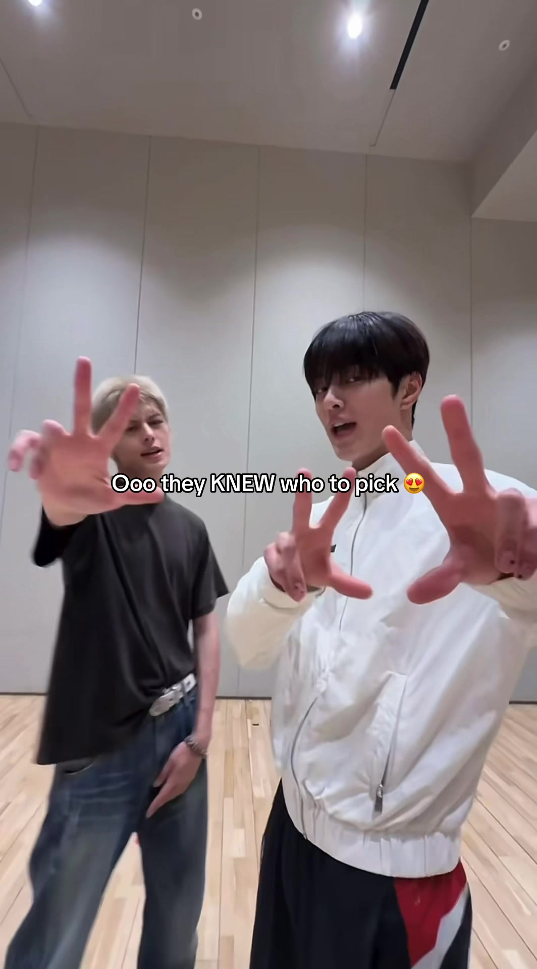@Seonghyeon's dimples ⋆˚꩜｡
