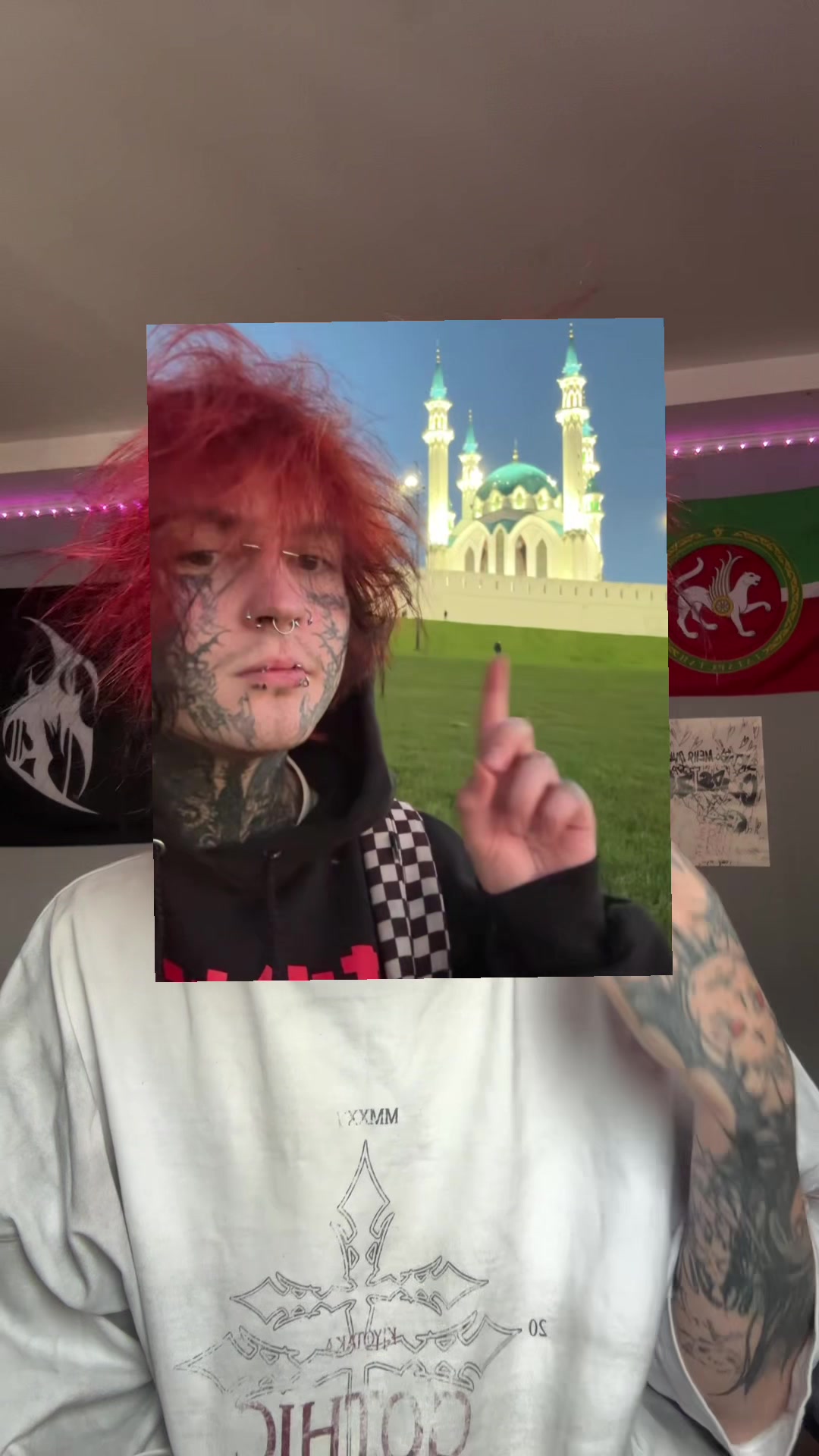 @2ghoul