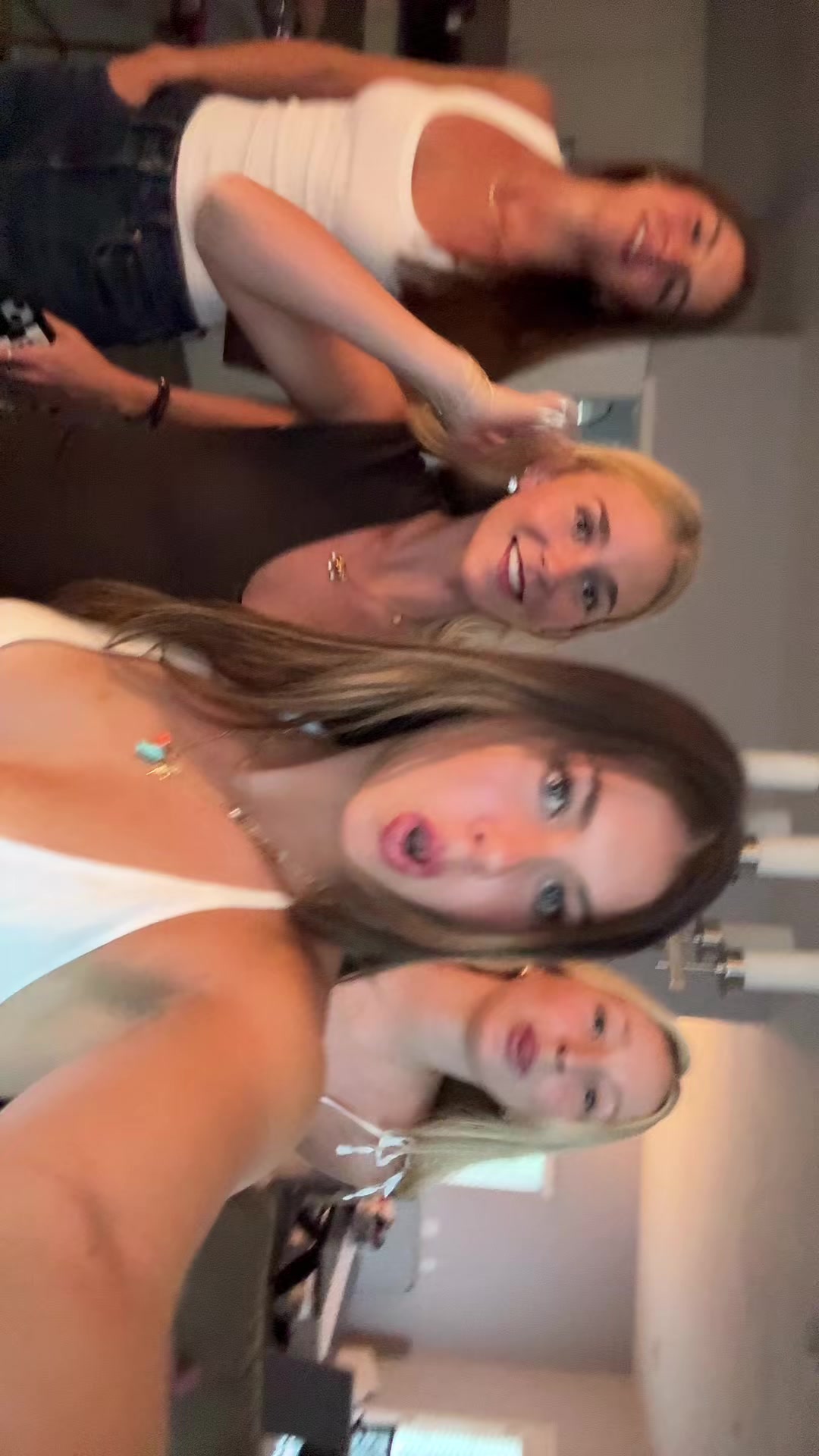@lizlanden