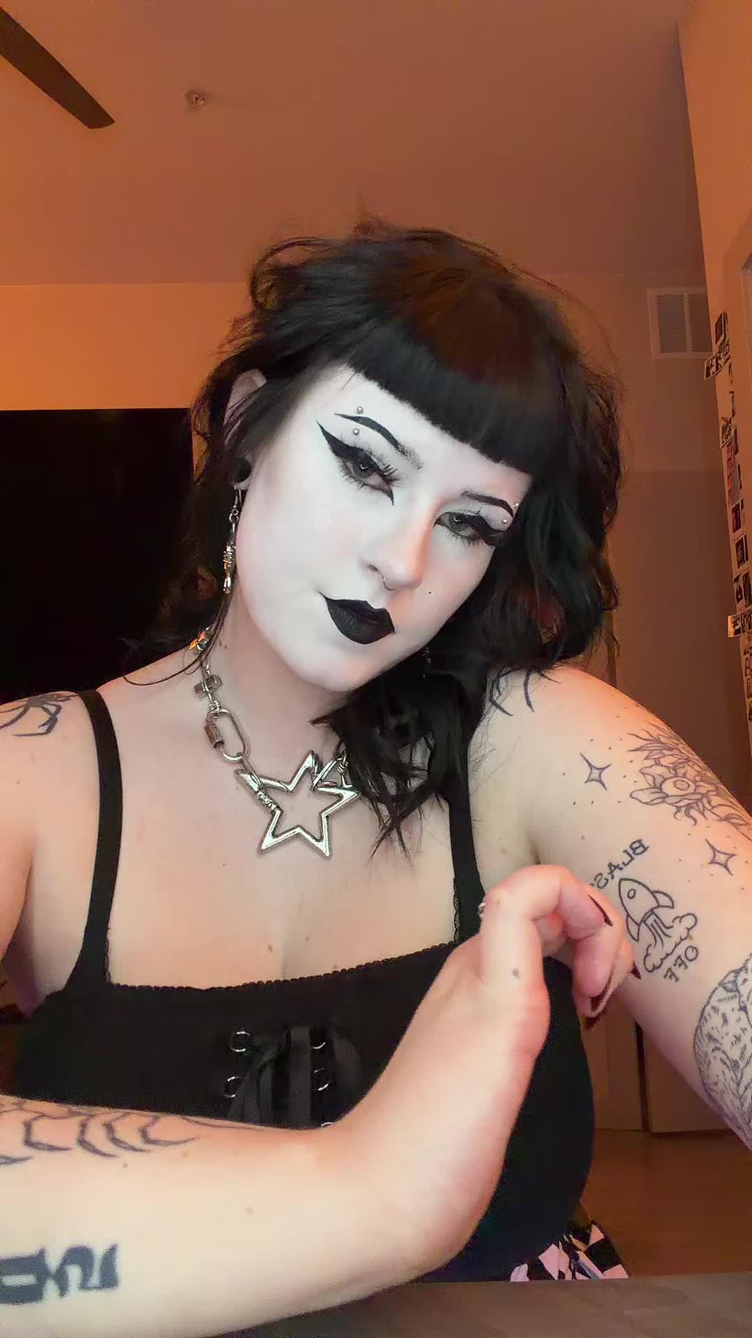@cannabisqween420