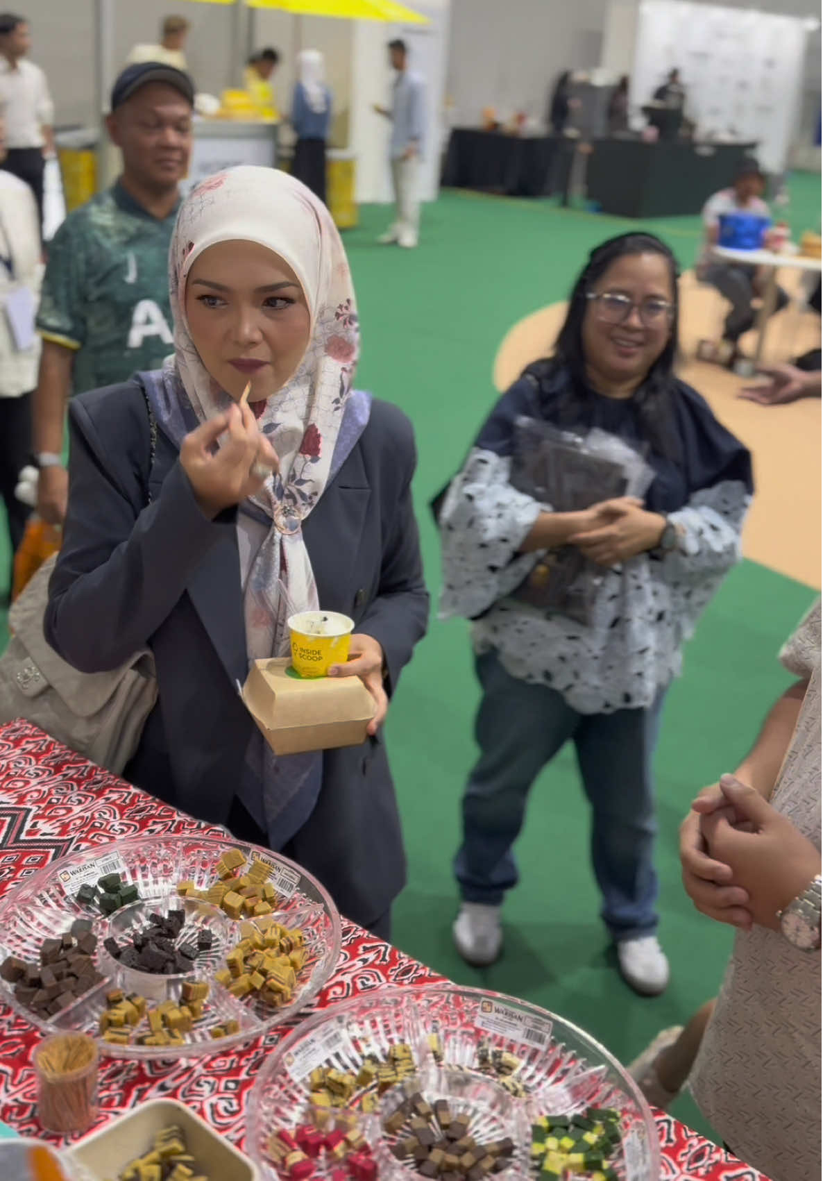 @Kek Lapis Warisan Sdn Bhd