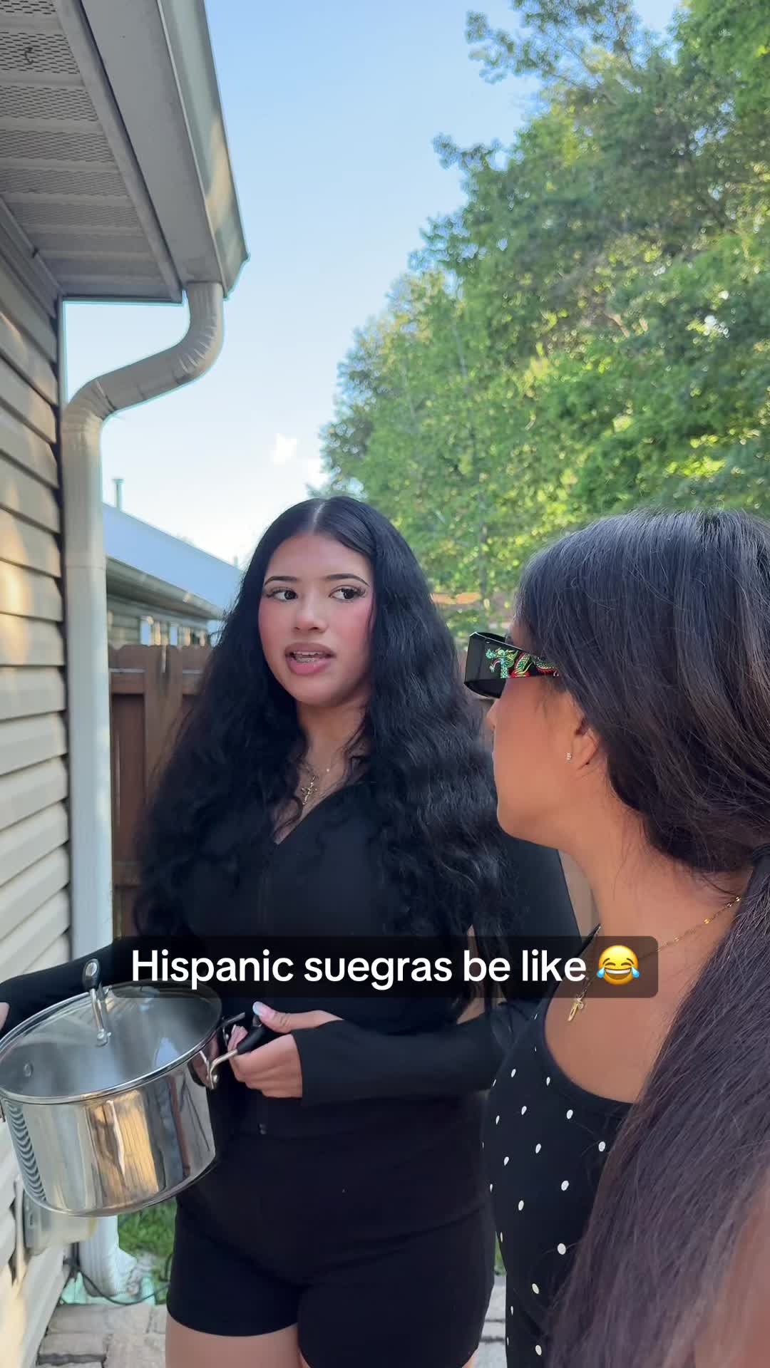 @Hermanas&ensp;V