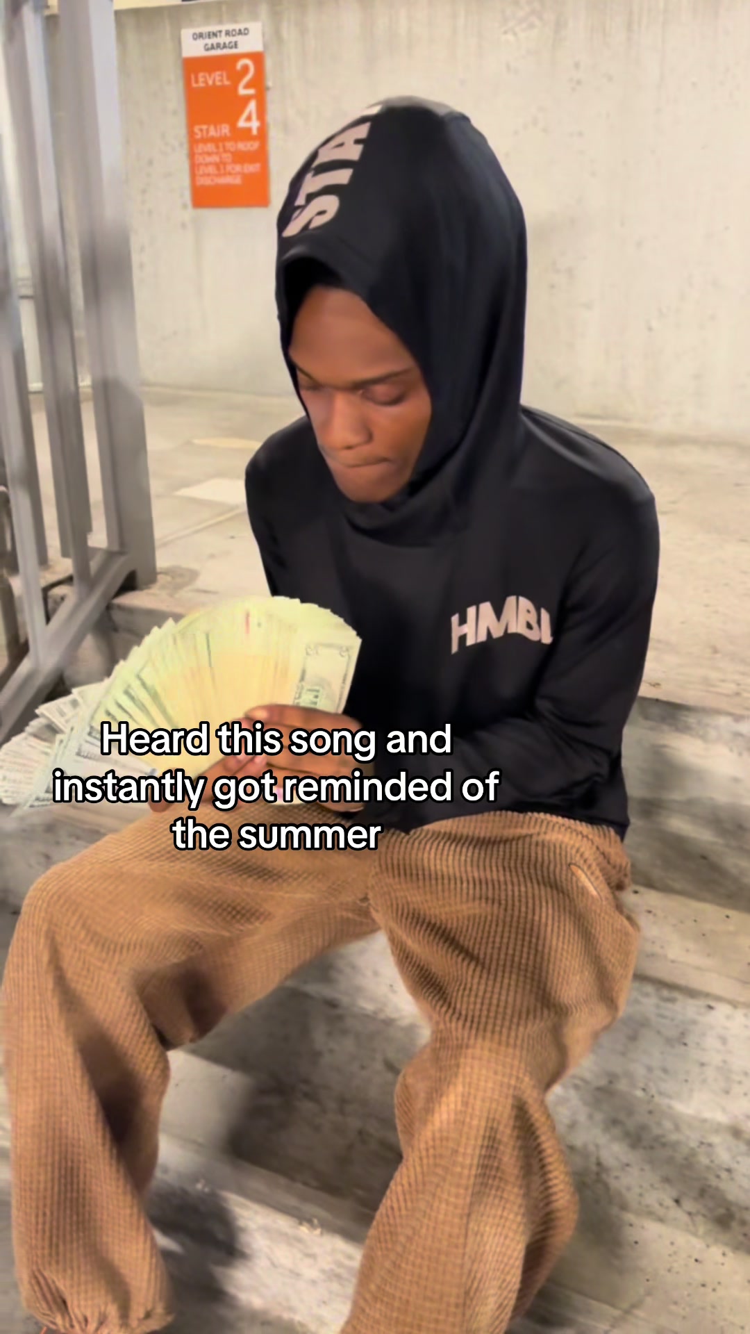 @🦹🏽