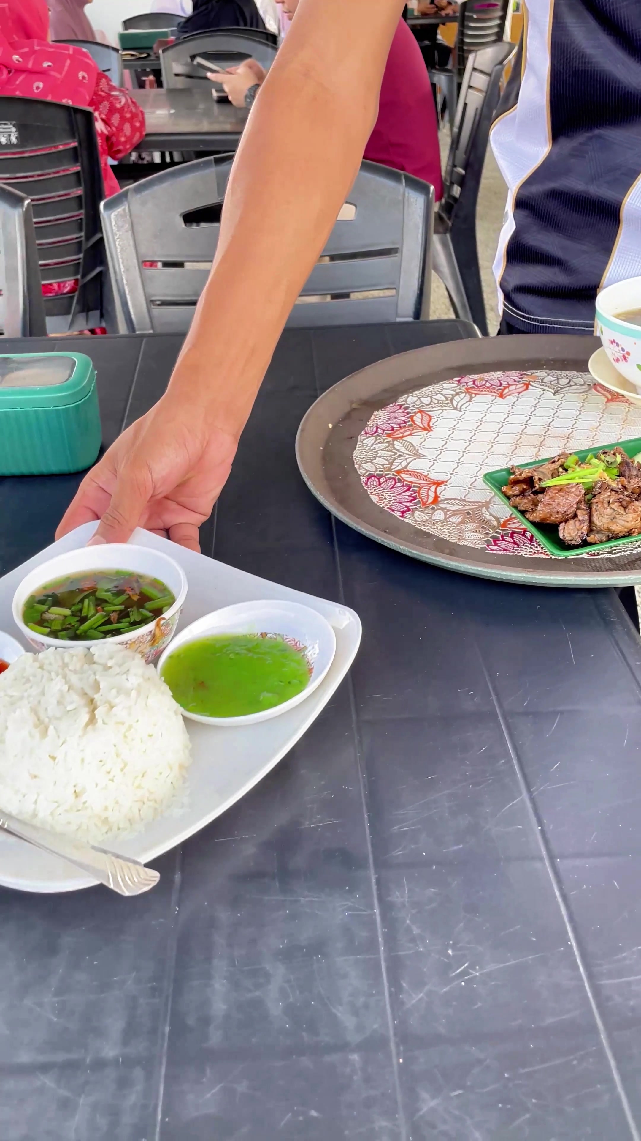 @Puah Mikir Makan Mano?