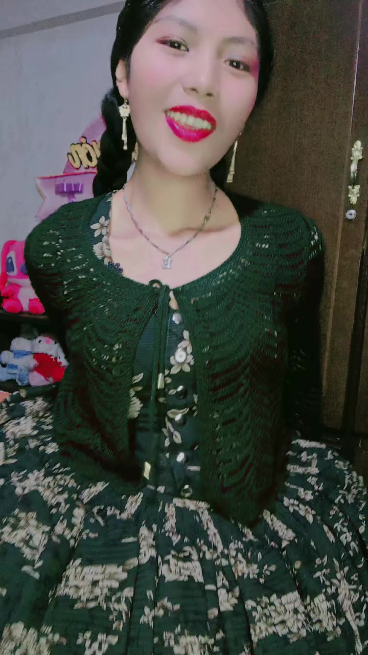 @&hearts;️🦋t&uacute; cholita Elvira 🦋&hearts;️