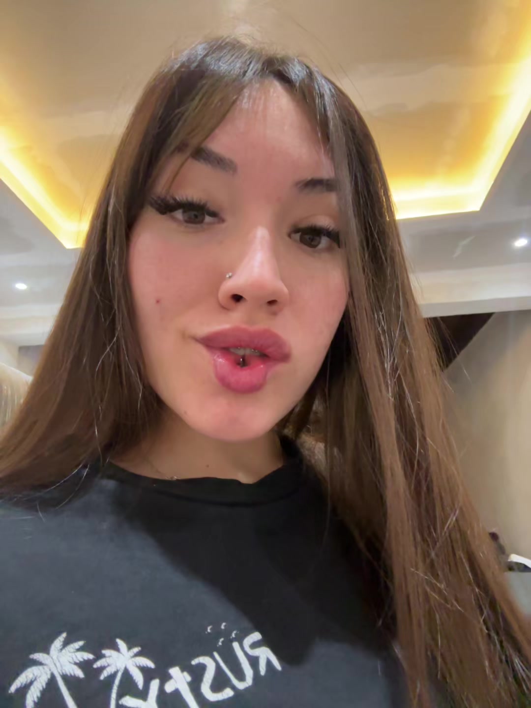 @๐๐ฎ๐๐ฆ๐ข๐ฅ๐ ๐๐จ๐ฅ๐๐๐๐