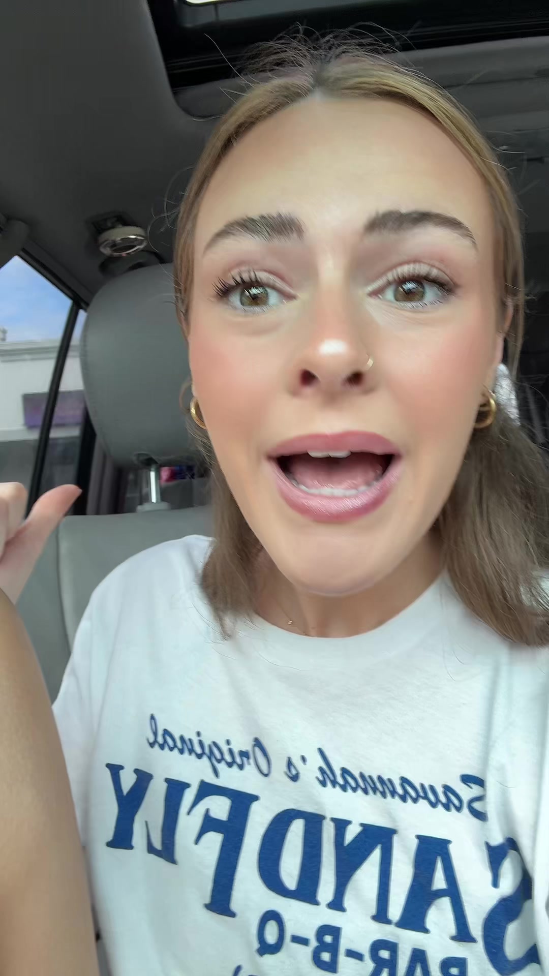 @🧍🏼&zwj;♀️